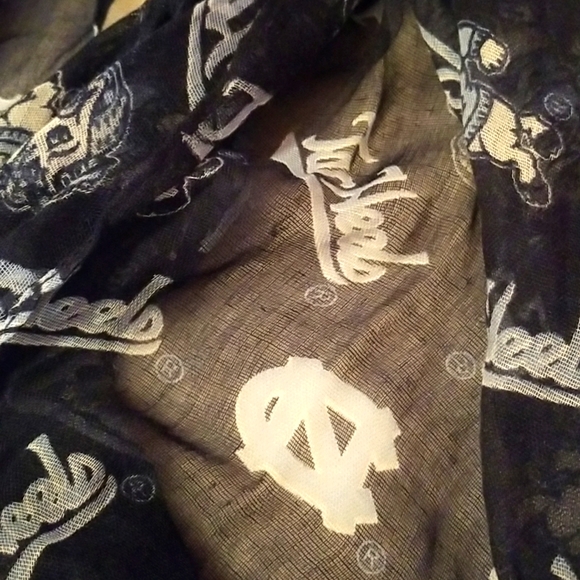 UNC Tarheel scarf - Picture 2 of 4